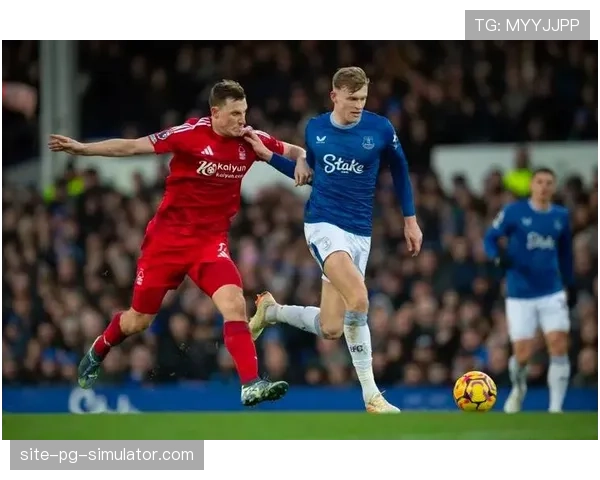 德甲球队进攻方向转移频繁 无球状态保持前场高压成趋势 德甲球队进攻方向转移频繁 无球状态保持前场高压成趋势