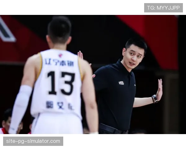 杨鸣深夜发文“要敢于抗争” 彰显教练维权困境